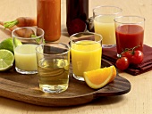 Sauce, Gläser mit Frucht- und Gemüsesäften