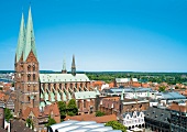 Ostseeküste: Lübeck, Blick auf Marienkirche, blauer Himmel