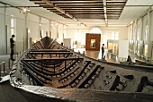 Ostseeküste: Schleswig, Schloss Gottorf, Nydam-Boot, Ausstellung