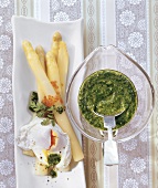 Sauce, Spargel mit Kerbel-Pesto