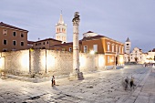 Kroatien: Zadar, Pranger im alten Forum Romanum