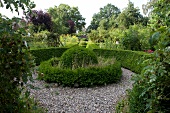 Ostseeküste: Schleswig-Holstein, Stockelsdorf, Garten, Hecke, Pfad.