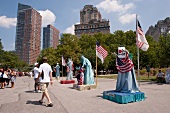 New York: Imitator der Freiheitsstatue im Battery Park