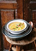 Mulligatawny (chicken soup with curry, England)