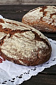 frische Brotlaibe, Nahaufnahme 