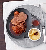 Veal shoulder with stew and quince