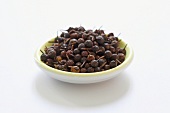 Biopfeffer and cubeb pepper in bowl on white background