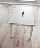 Resizing white dining table made of wood