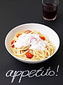Spaghetti mit Tomaten und Limettenschaum