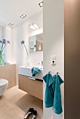 Badezimmer, Detail, Waschtisch Deckenspots, Spiegel, Wandleuchte