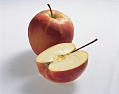 Food, Äpfel der Sorte "Coromandel Red", Freisteller
