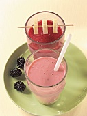 Smoothies, Beeren-Lychee-Smoothie, dark-Berry-Smoothie