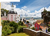 Wales, Dorf Portmeirion, Dome Gallery, The Green Dome, bunt
