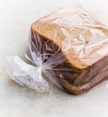 Brotzeit, geschnittenes Brot in Gefriertüte