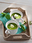 Landküche, Erbsensuppe mit Limetten-Creme-fraiche