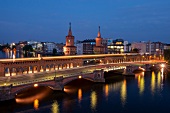 Night view of Oberbaum bridge on river Spree, Friedrichshain, Kreuzberg, Berlin, Germany