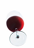 gefülltes Weinglas, von unten, Rotwein, Rotweinglas, Freisteller