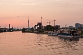 Berlin, Friedrichshain, Spree, Blick von Warschauer Brücke, Alex