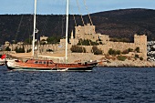 Türkei, Türkische Ägäis, Halbinsel Bodrum, Festung St. Peter, Schiff