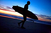 Surfer am Strand, Sonnenuntergang Sylt