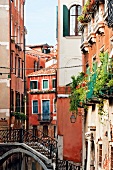 Venedig, Kanäle, Uferwege, Steg, Treppe, Fassade, dicht, nah