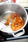 Rotes Enten-Curry mit Kürbis und Aprikose, Step, Currypaste, Paste