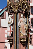 Freiburg, Fischbrunnen auf dem Münsterplatz. Kornhaus.