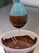 Preparation of chocolate shell for a dessert