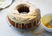 A wreath-shaped cappuccino marble cake with icing sugar