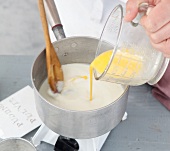 Mini-Guglhupf, Buttercreme, Step 2 : Puddingpulver einrühren