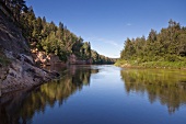 Lettland, Erglu Klintis, Adlerfelsen am Gauja Fluss bei Cesis