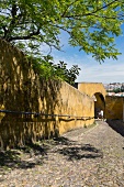 Portugal, Algarve, Alentejo, Altstadtgassen in Santiago do Cacem