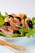 Pasta salad with tuna, olives and rocket