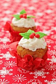 Christmas cupcakes with cream cheese topping