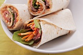 Roast beef and vegetables wraps