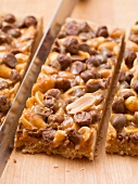 Peanut and toffee bars with chocolate chips