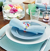 Place setting with a colourful beaded napkin ring