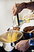 Cooking spaghetti in water