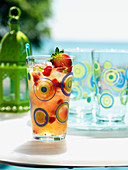 Summer Afternoon (Cocktail mit Rum, Erdbeeren & Basilikum)