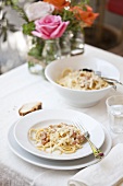 Spaghetti all carbonara (Nudeln mit Ei und Speck, Italien)