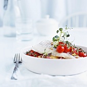 Kabeljaufilet mit Kartoffeln und Kirschtomaten