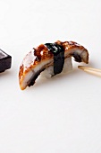 Nigiri-Sushi mit Makrele