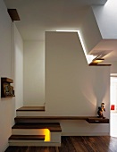 Stylischer Treppenaufgang im Wohnraum