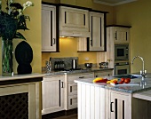 Rustic kitchen in combination of white-painted and dark wood with granite work surfaces