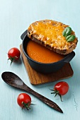 Tomato soup with cheese on toast (broiler)