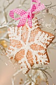 Star-shaped Christmas cookies on silver branchesw
