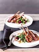 Gegrillte marinierte Lammchops mit Rote-Bete-Salat