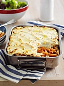 Pasta bake with penne and minced meat