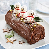 A Yule log decorated with snowmen