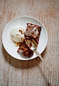 Peanut butter brownie with ice cream